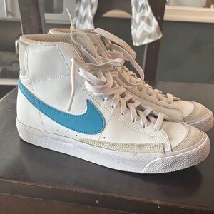 Nike size 7 High-Top Sneakers